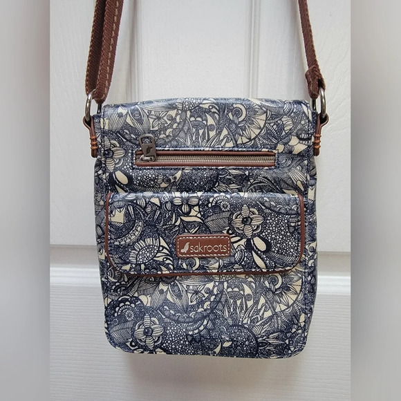 Sakroots Artist Circle Small Flap Messenger Crossbody Bag w/adjustable Strap - Picture 1 of 5